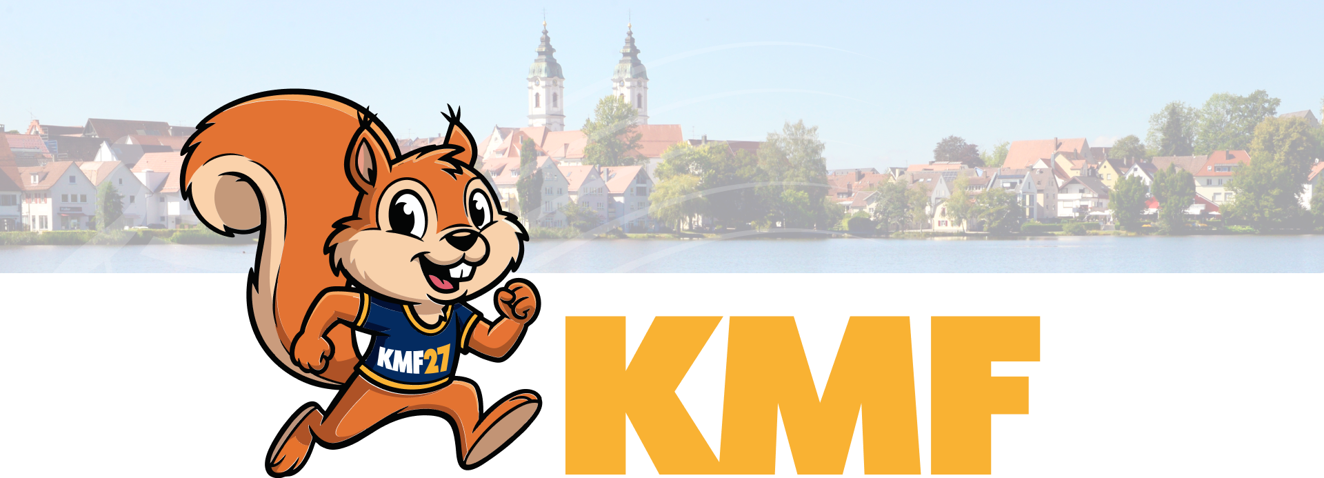 KMF27 Logo mit Maskottchen und Stadtpanorama Logo mit einem fröhlichen Eichhörnchen, das ein blaues Shirt mit "KMF 27" trägt, vor einer Stadtlandschaft mit Wasser und Kirchen. Daneben große Buchstaben "KMF 27" in Gelb und Weiß, umrahmt von einer Notenschlüssel-Grafik.